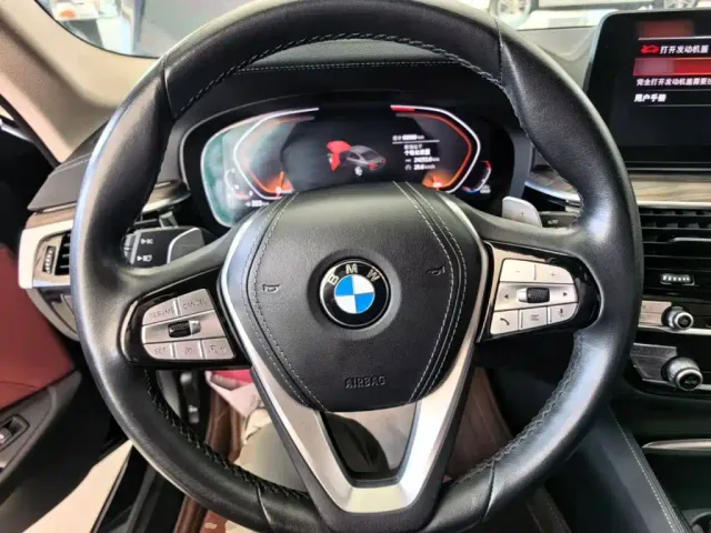 BMW 5 Series — Фото автомобиля 10