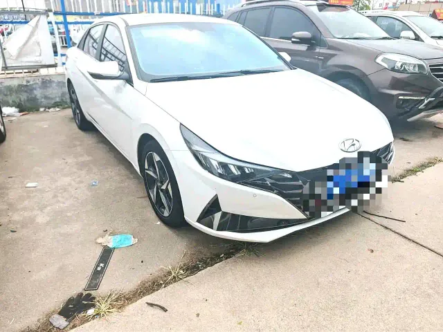 Hyundai Elantra — Фото автомобиля 3