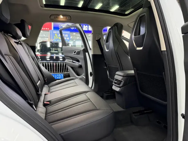 Hongqi HS3 — Фото автомобиля 7