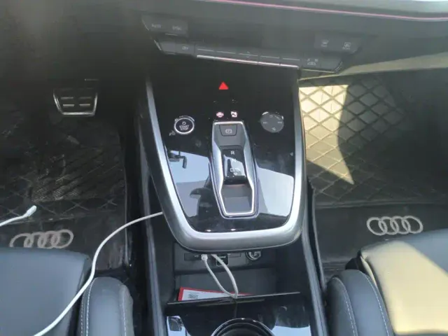 Audi Q4 e-tron — Фото автомобиля 16