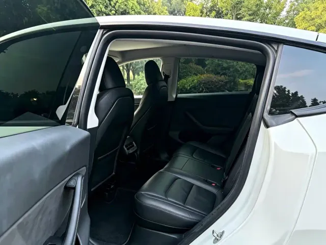 Tesla Model Y — Фото автомобиля 6