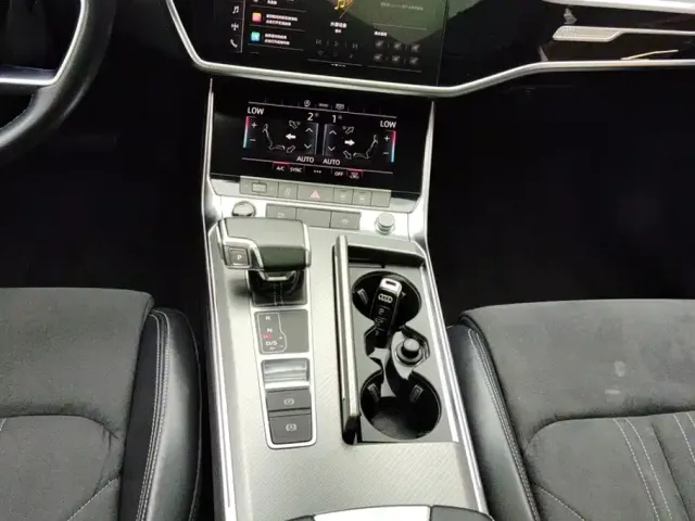 Audi A7L — Фото автомобиля 16