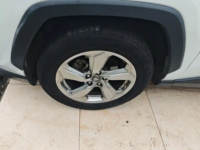 Toyota RAV4 — Фото автомобиля 22