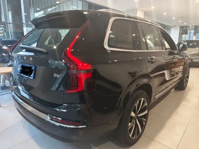 Volvo XC90 — Фото автомобиля 9