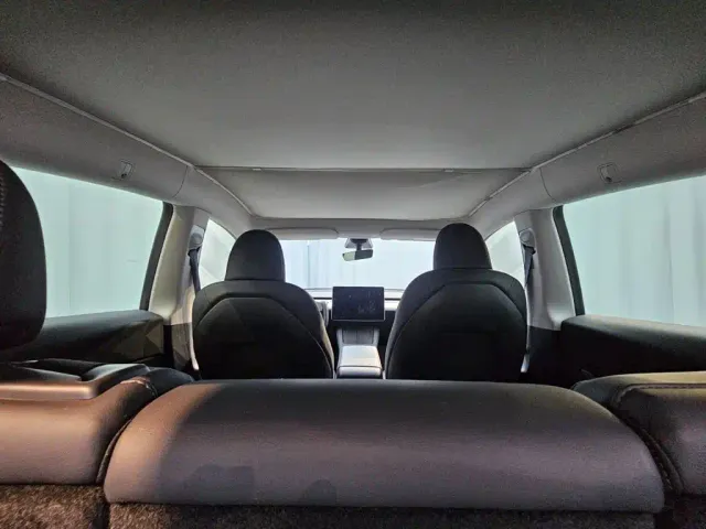 Tesla Model Y — Фото автомобиля 23