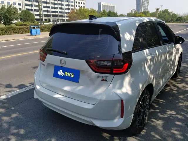 Honda Fit — Фото автомобиля 3