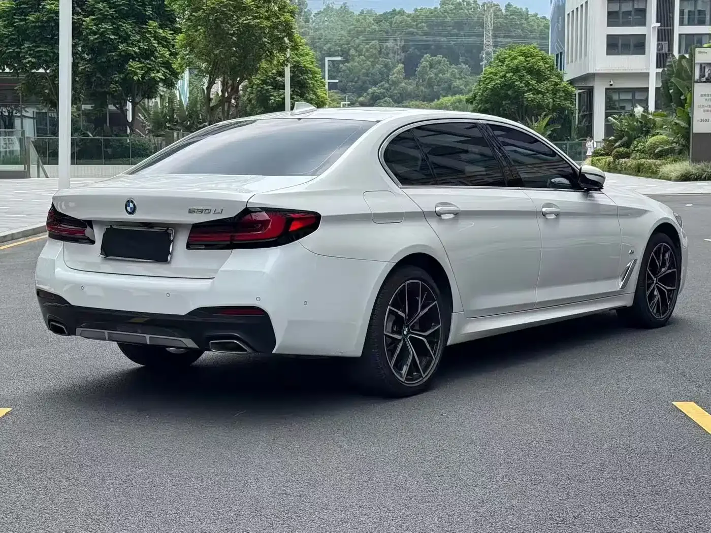 BMW BMW 5 Series 2022 530Li Exclusive M Sport Package — Фото автомобиля 6