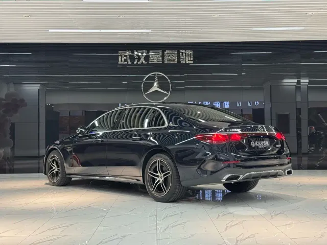 Mercedes-Benz E-Class — Фото автомобиля 7