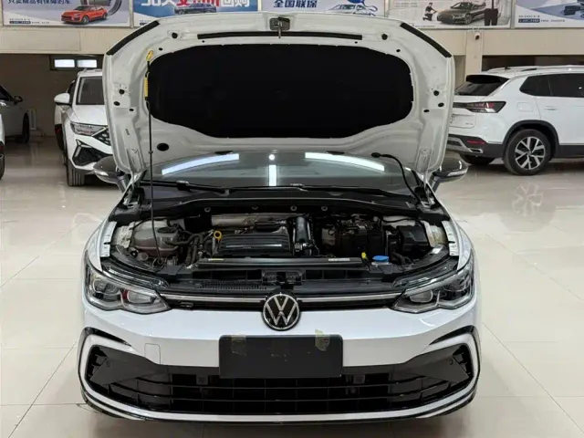 Volkswagen Golf — Фото автомобиля 7