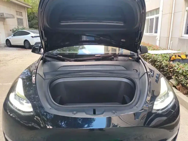 Tesla Model Y — Фото автомобиля 19