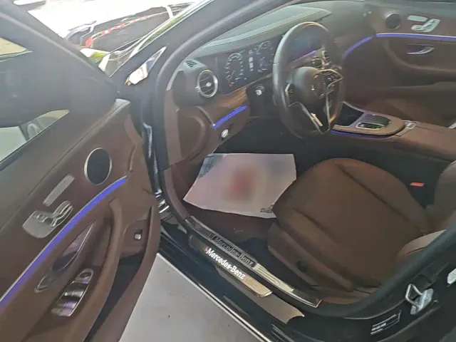Mercedes-Benz E-Class — Фото автомобиля 15