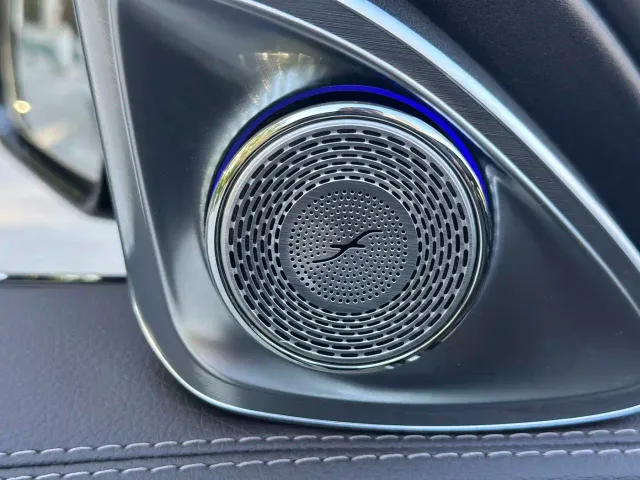 Mercedes-Benz E-Class — Фото автомобиля 7