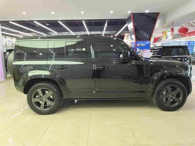 Land Rover Defender — Фото автомобиля 17