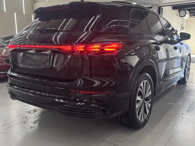 Audi Q5 e-tron — Фото автомобиля 9