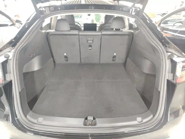 Tesla Model Y — Фото автомобиля 14