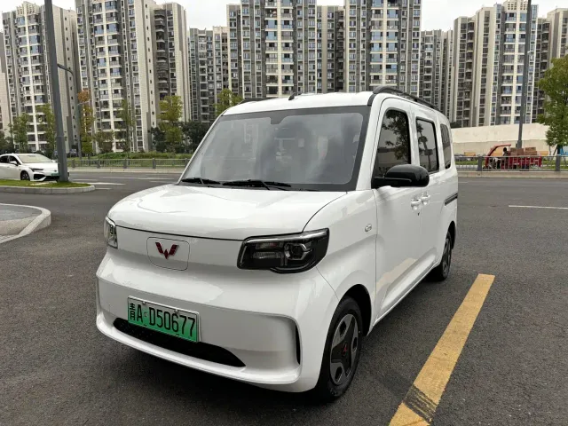 Wuling Zhiguang NEV — Фото автомобиля 11