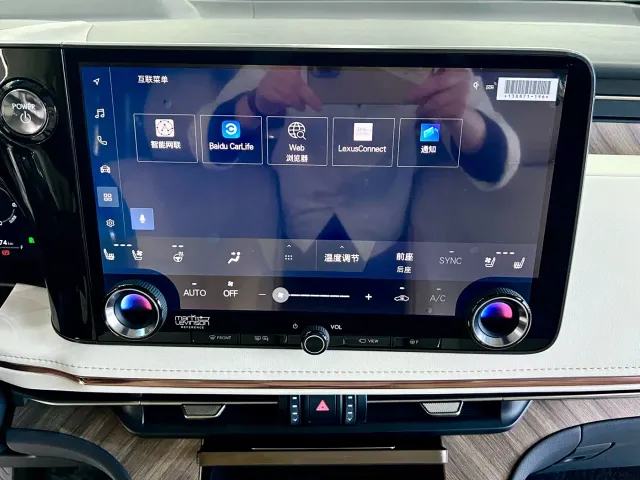 Lexus LM — Фото автомобиля 16