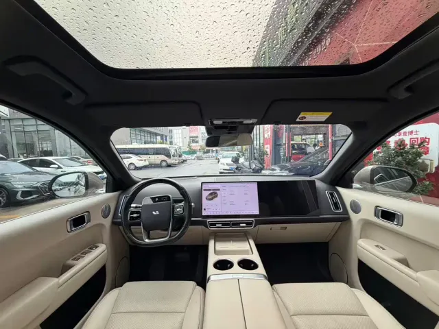 Li Auto L8 — Фото автомобиля 4