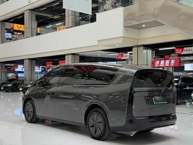 Li Auto MEGA — Фото автомобиля 5