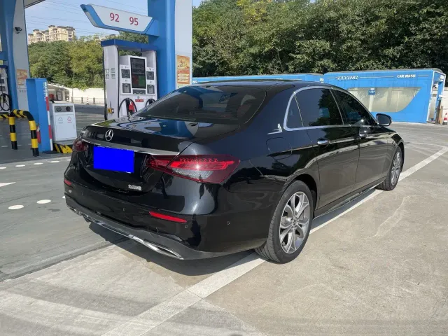 Mercedes-Benz E-Class — Фото автомобиля 6