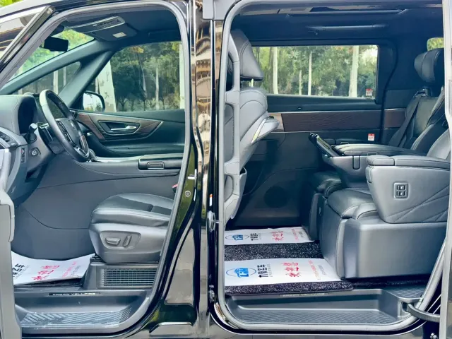 Toyota Vellfire — Фото автомобиля 6