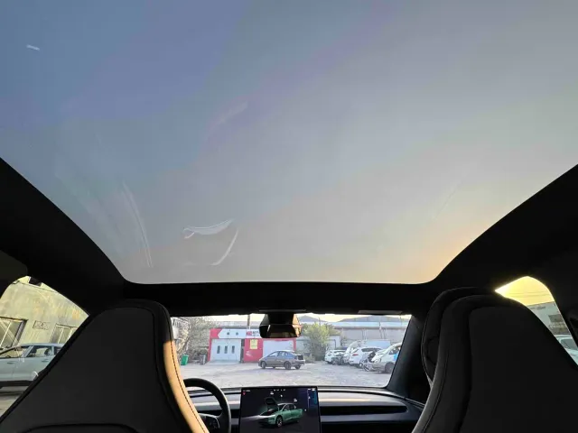 Tesla Model Y L — Фото автомобиля 8
