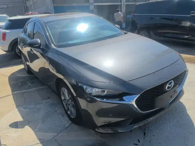 Mazda Axela — Фото автомобиля 3