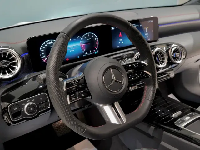 Mercedes-Benz A-Class — Фото автомобиля 3