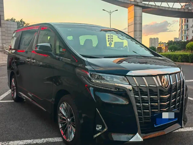 Toyota Alphard — Фото автомобиля 5