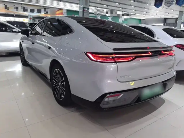 Geely Galaxy Xingyao 8 — Фото автомобиля 4