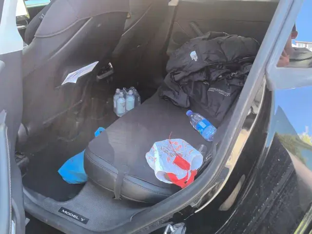 Tesla Model Y — Фото автомобиля 11