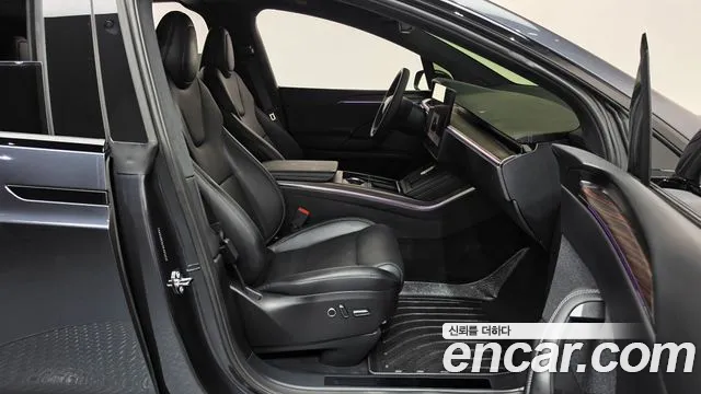 Tesla Model X — Фото автомобиля 26