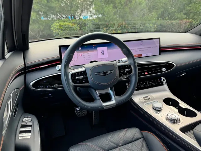 Genesis GV70 — Фото автомобиля 11