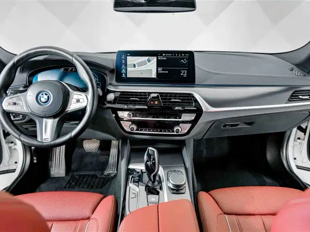 BMW 5 Series — Фото автомобиля 10