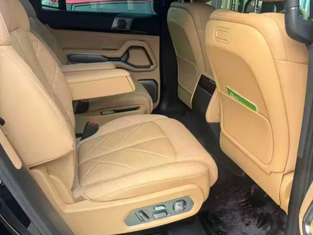 BYD FangChengBao Leopard 8 — Фото автомобиля 7