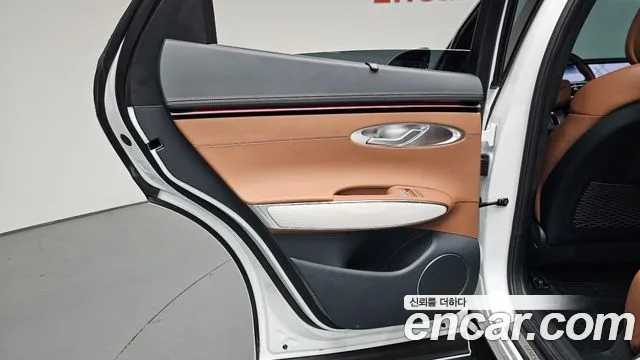 Genesis GV70 2.5T Бензин AWD — Фото автомобиля 24