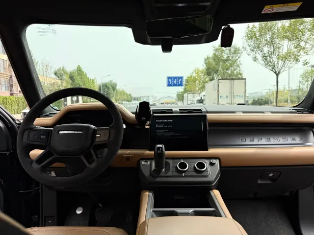 Land Rover Defender — Фото автомобиля 13