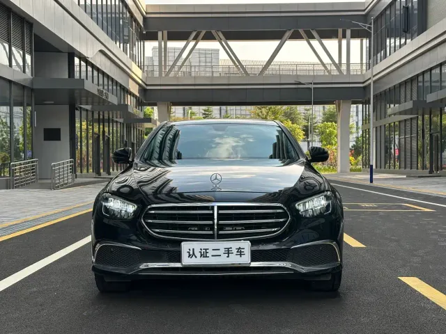 Mercedes-Benz E-Class — Фото автомобиля 2