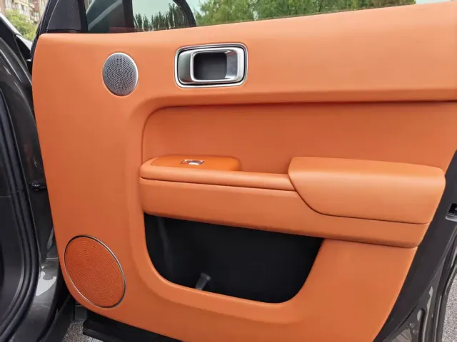 Li Auto L8 — Фото автомобиля 21