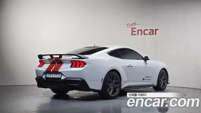Ford Mustang — Фото автомобиля 2