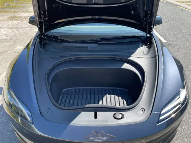 Tesla Model 3 — Фото автомобиля 26