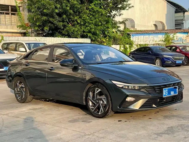 Hyundai Elantra — Фото автомобиля 3