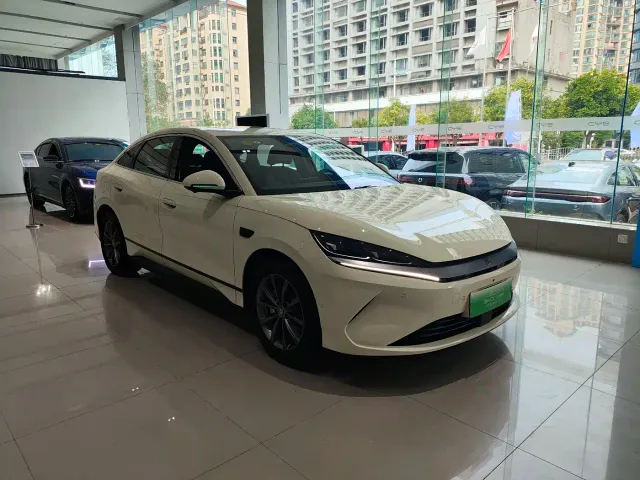 BYD Qin L — Фото автомобиля 2