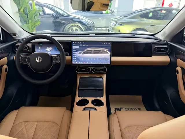 Leapmotor C11 — Фото автомобиля 8