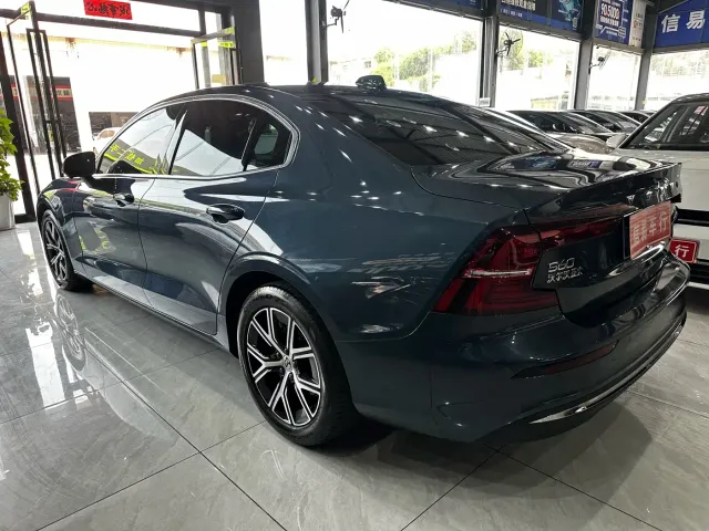 Volvo S60 — Фото автомобиля 14