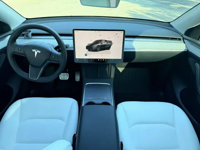 Tesla Model Y — Фото автомобиля 17