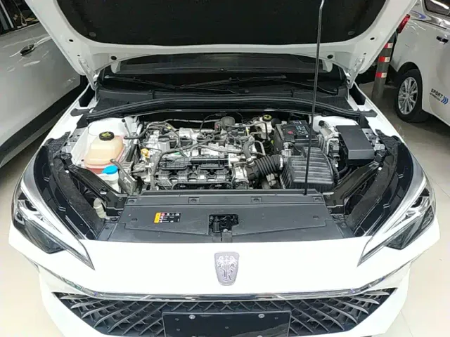 Roewe i5 — Фото автомобиля 19