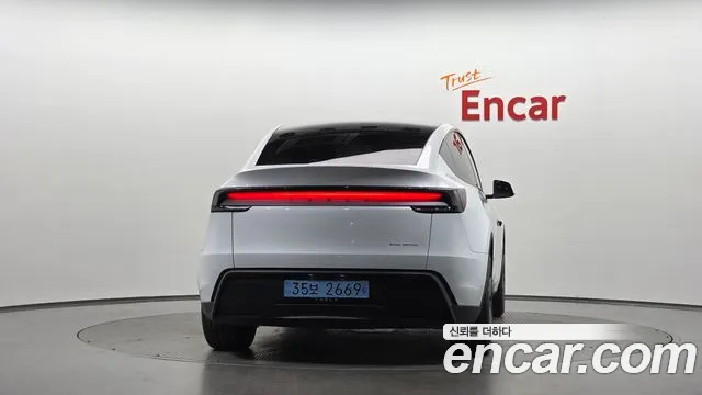 Tesla Model Y — Фото автомобиля 4