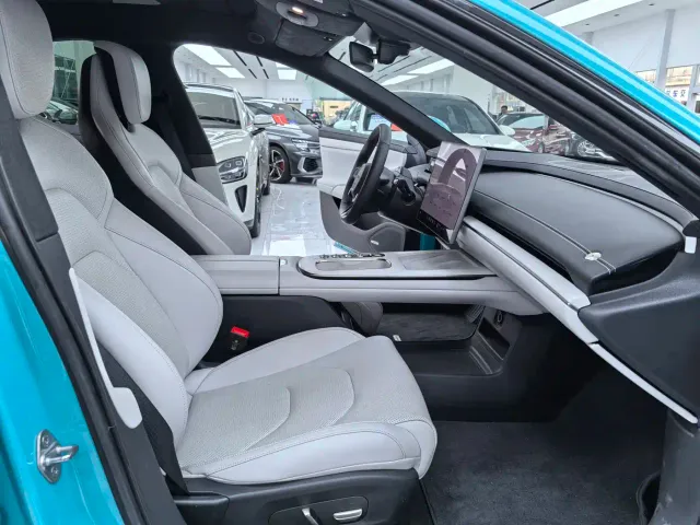 Xiaomi SU7 — Фото автомобиля 12
