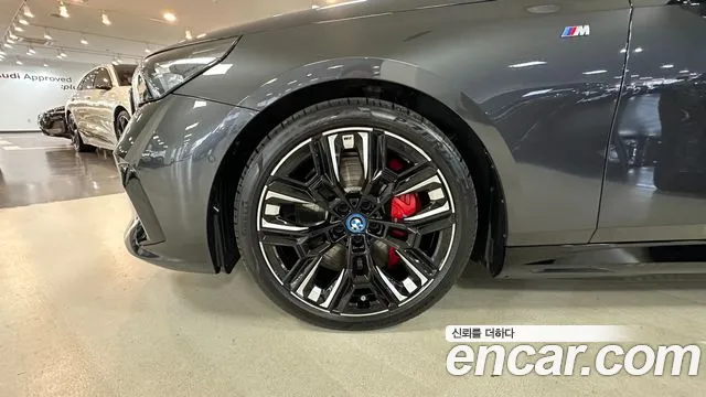 BMW i5 G60 — Фото автомобиля 5